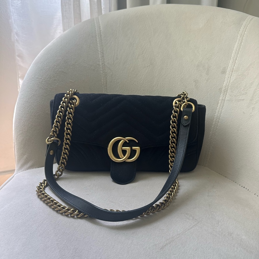 Gucci Black Velvet Shoulder Bag with Gold Chain - Medium GG Marmont